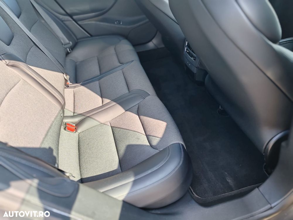 Tesla Model S - 11