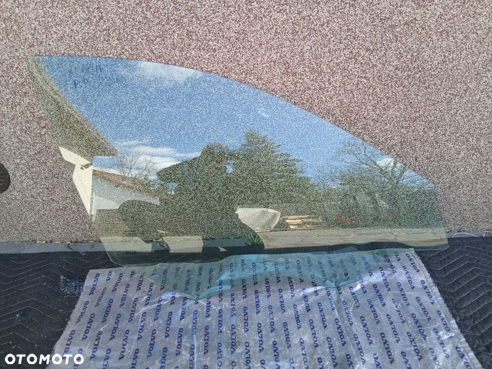 szyba drzwi prawy przód volvo xc60 ii lift 2023r - 1