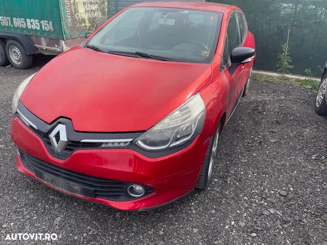 Dezmembrez Renault Clio 4 2013 1.5 DCI 75 cp - 2