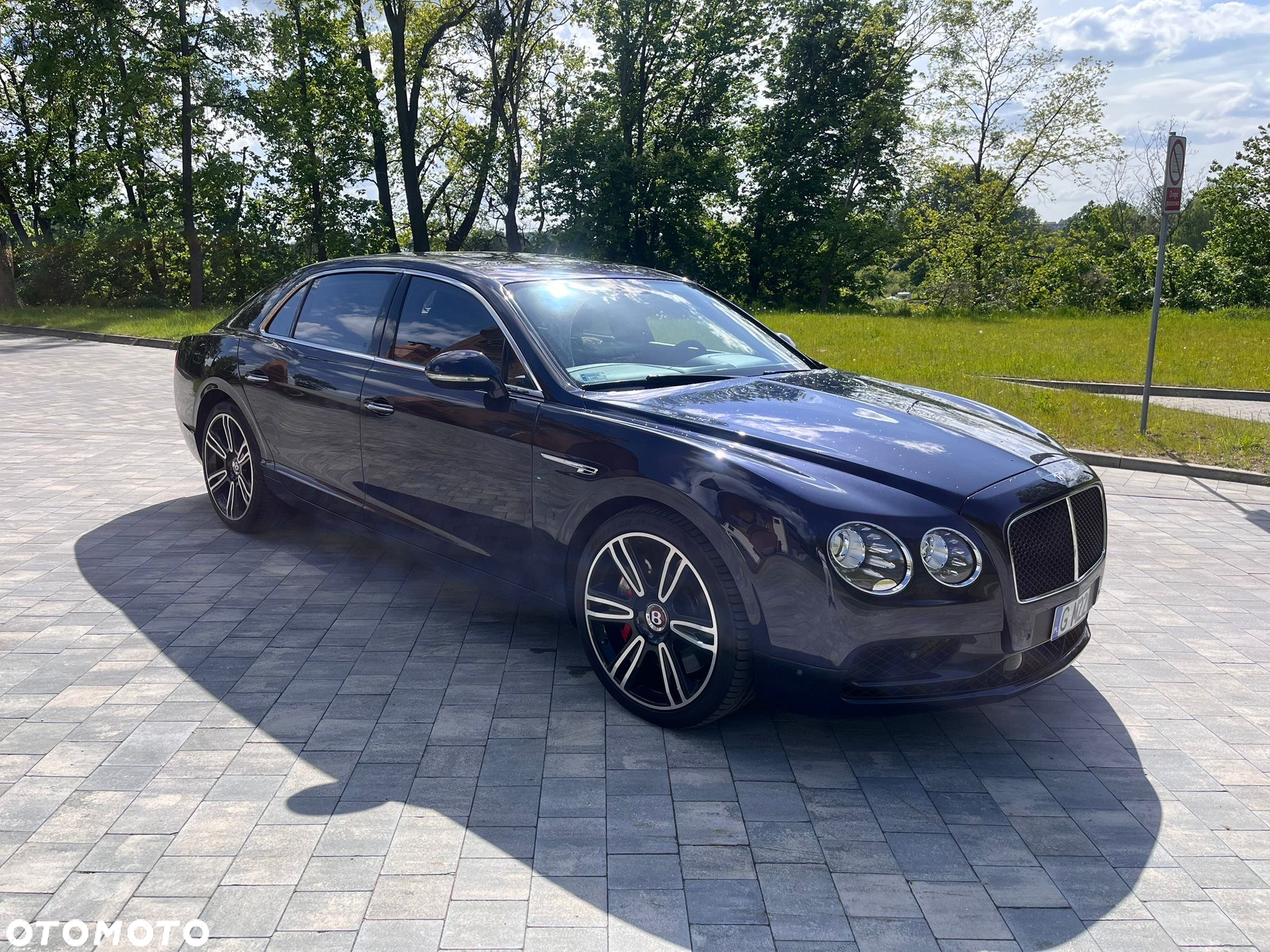 Bentley Flying Spur V8 S - 10