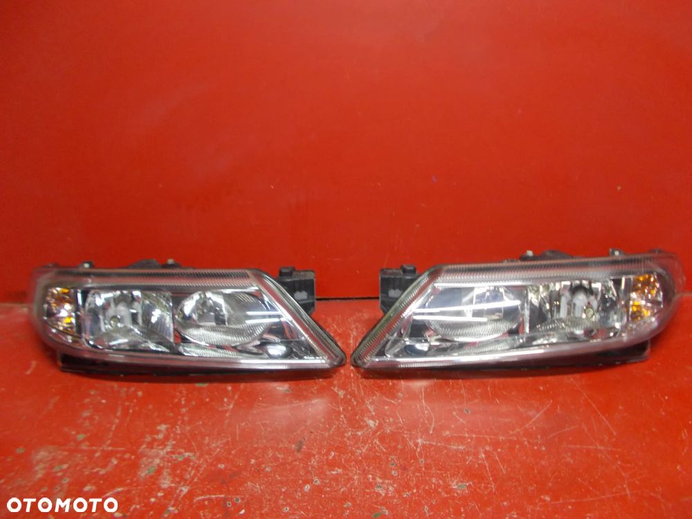 RENAULT LAGUNA II LAMPA LEWA PRAWA PRZÓD PRZEDNIA - 1