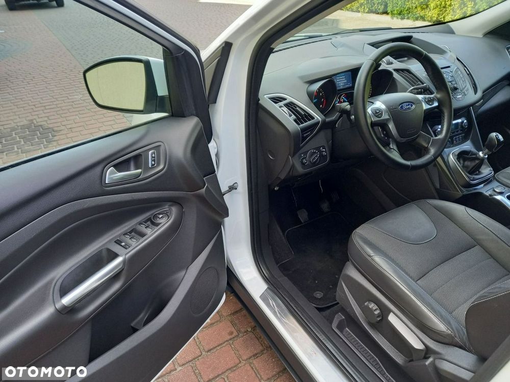 Ford Kuga 1.6 EcoBoost 2x4 Titanium - 24