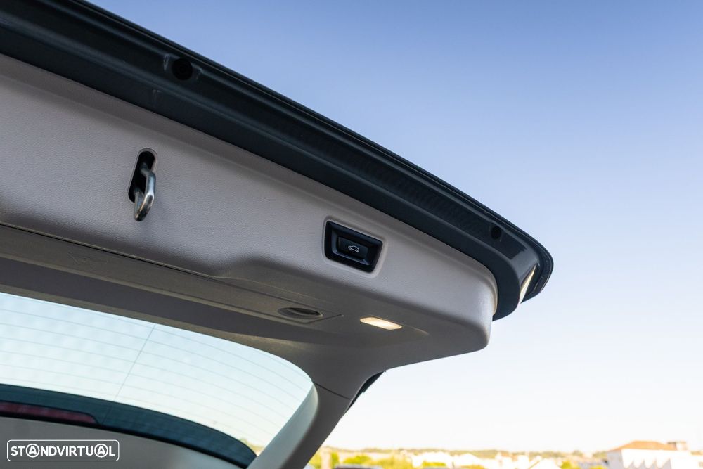 BMW 330 e Auto - 11