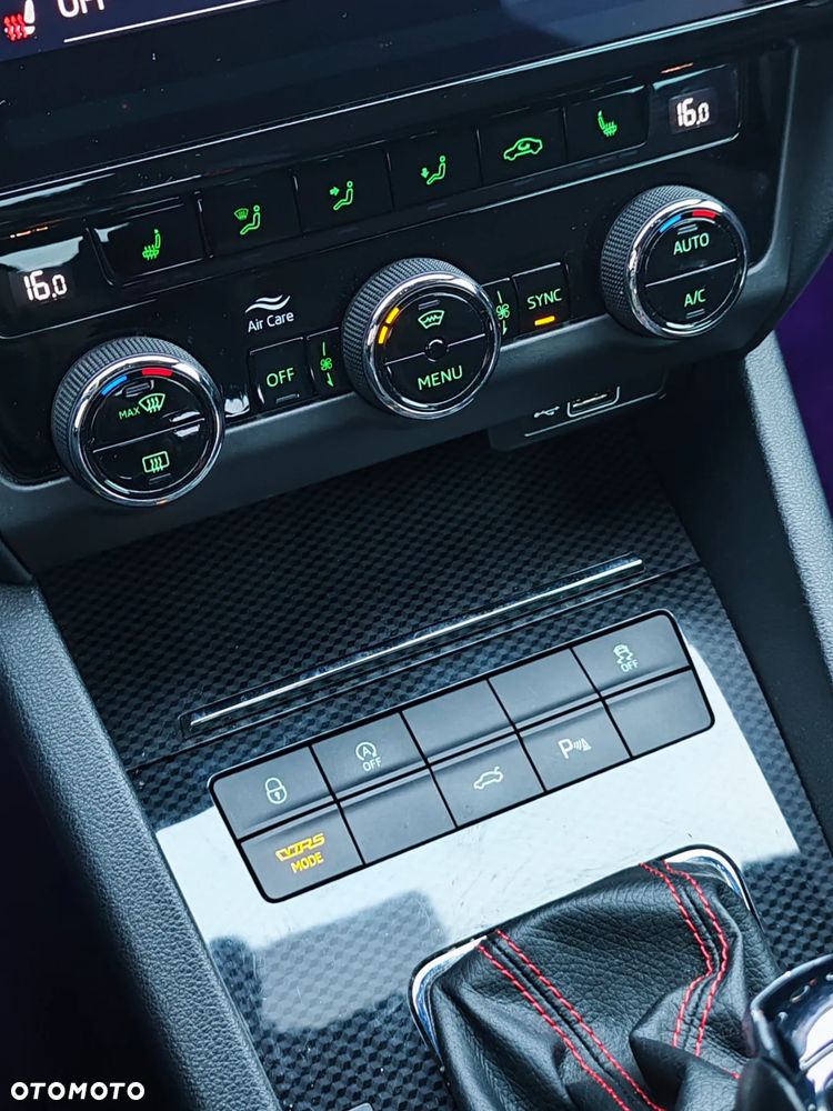 Skoda Octavia 2.0 TDI DSG RS - 22
