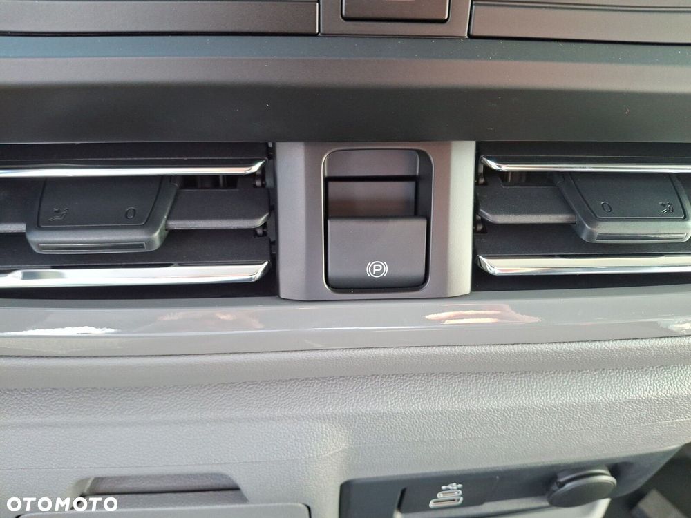 Volkswagen Transporter Furgon 2.0 TDI 4Motion 150 KM automat - 38