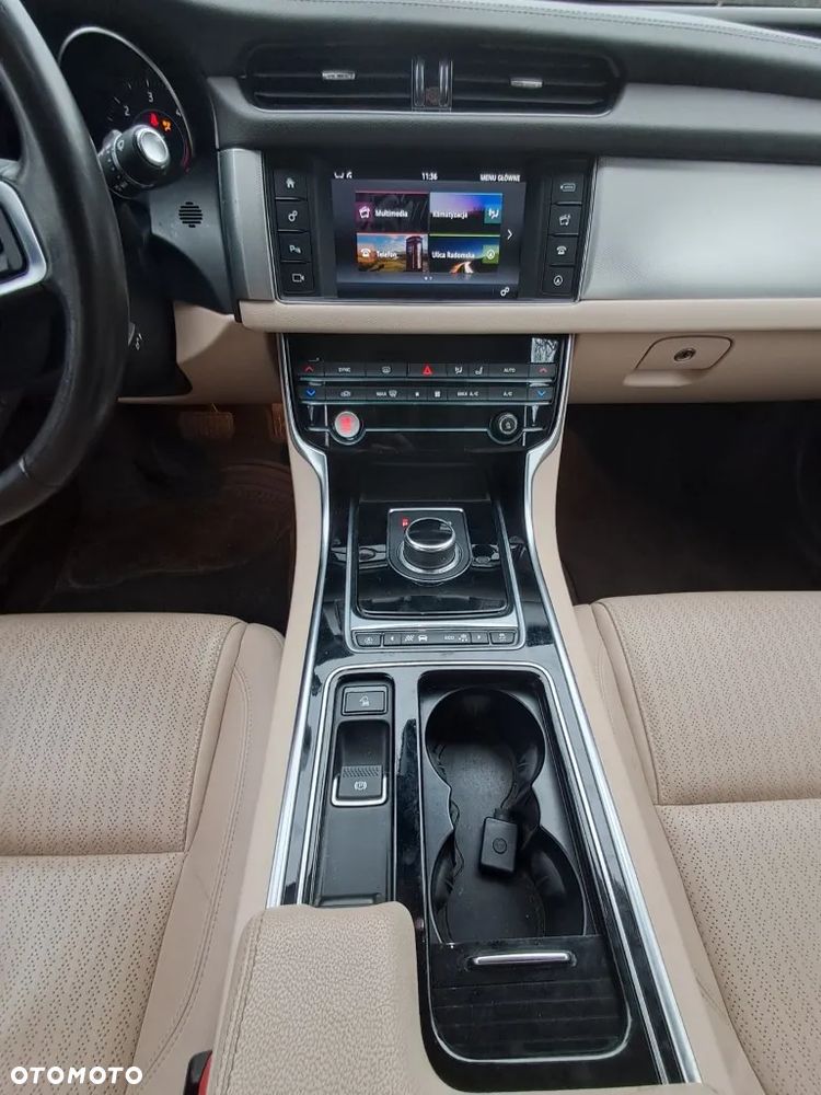 Jaguar XF 2.0 i4D Prestige - 24