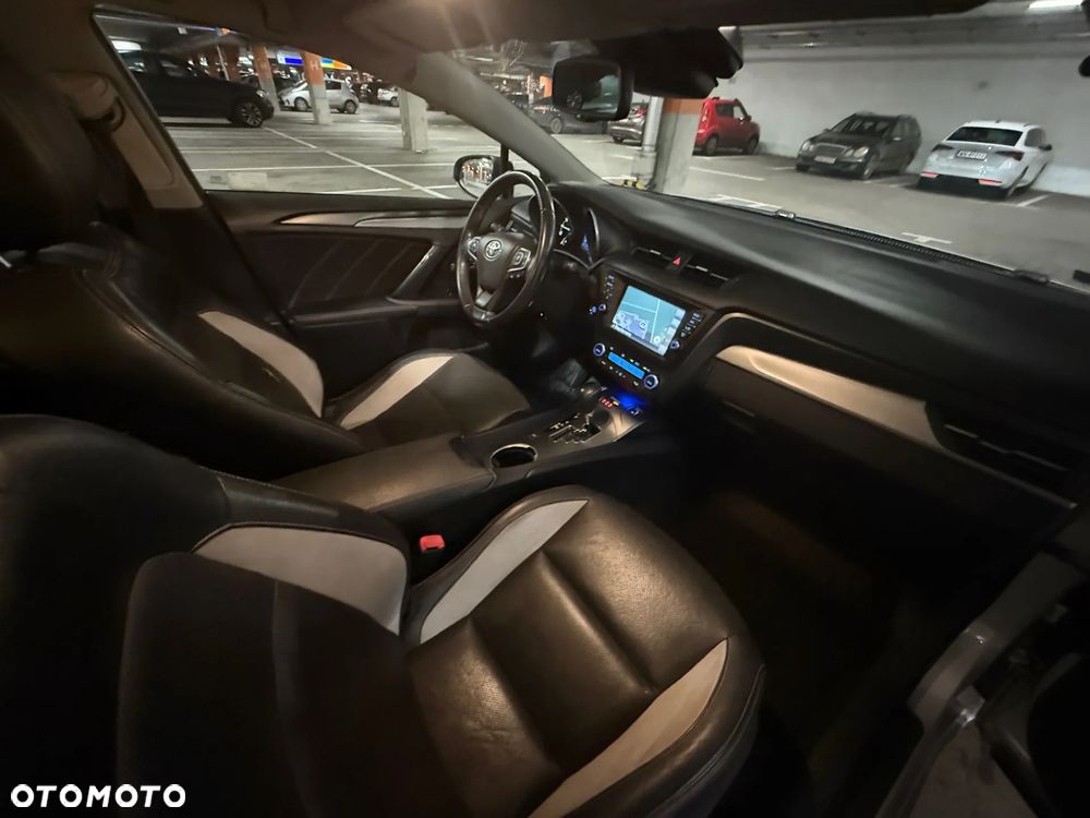 Toyota Avensis 2.0 Premium MS - 11