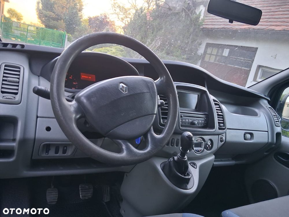 Renault Trafic - 16