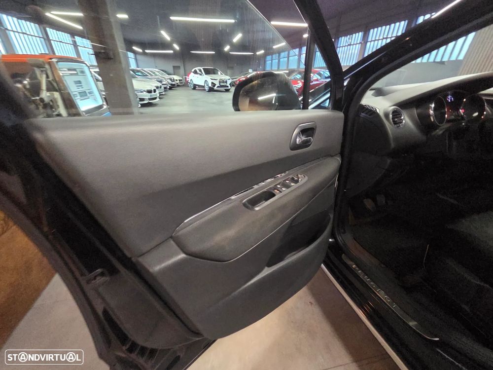 Peugeot 3008 1.6 HDi Sport - 16