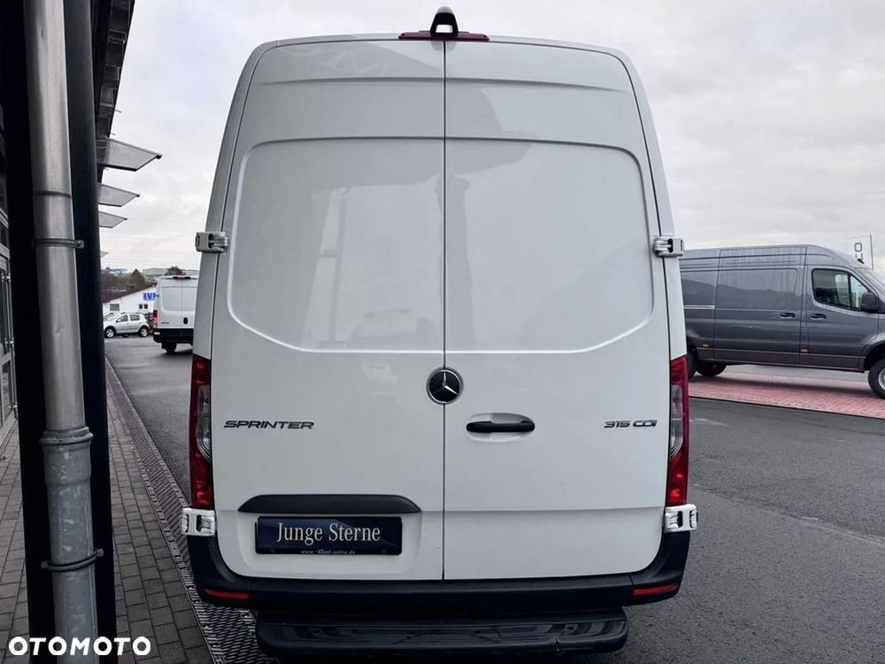 Mercedes-Benz Sprinter - 4