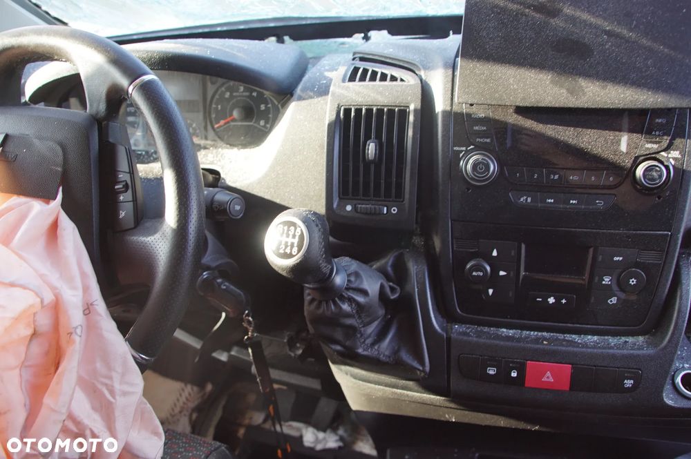 Auto na części - Citroen Jumper III Lift L2H2 2.2 BlueHDI DW12RUD MLGU6 249 Bianco Banchisa SB 2020R Silnik Skrzynia Drzwi Szyba Lusterko Błotnik Deska Kokpit Sterownik Moduł Licznik Fotel Kierownica - 15