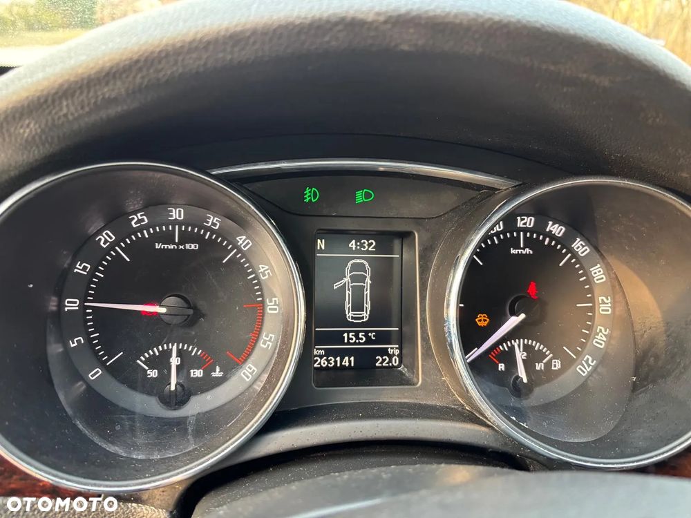 Skoda Superb 2.0 TDI Platinum - 38