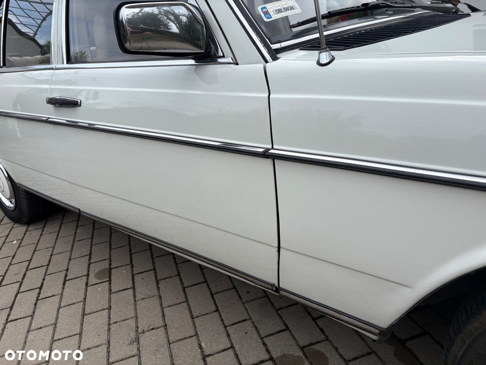 Mercedes-Benz W123 - 24