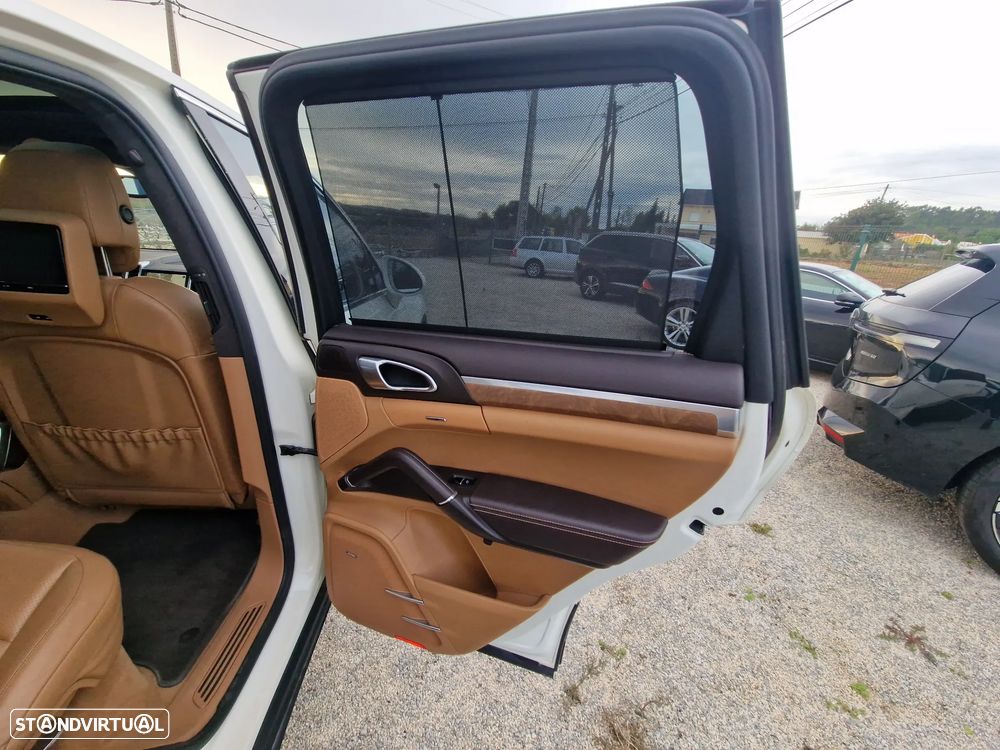 Porsche Cayenne - 30