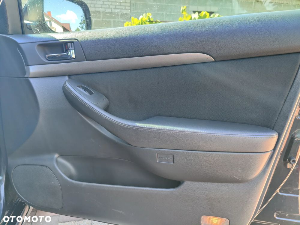 Toyota Avensis 2.0 D-4D Sol plus+NAVI - 26