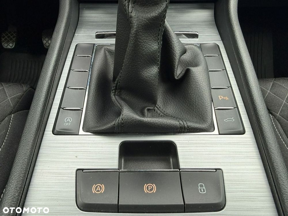 Skoda Superb 2.0 TDI SCR Ambition - 26