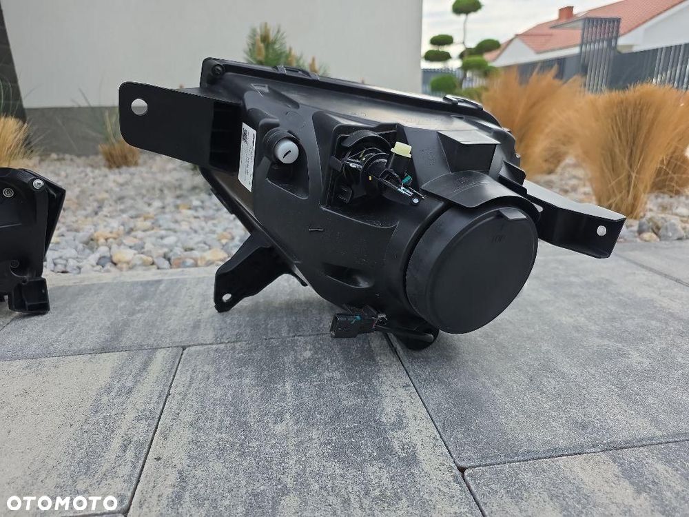 DACIA SPRING LIFT Prawa Zwykła HB3 Soczewka DRL Led 260103998R 266007890R - 9