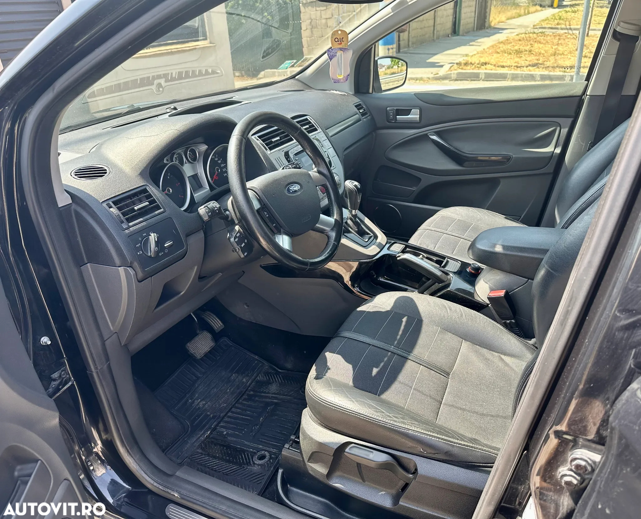 Ford Kuga 2.0 TDCi 4WD Powershift Titanium - 14