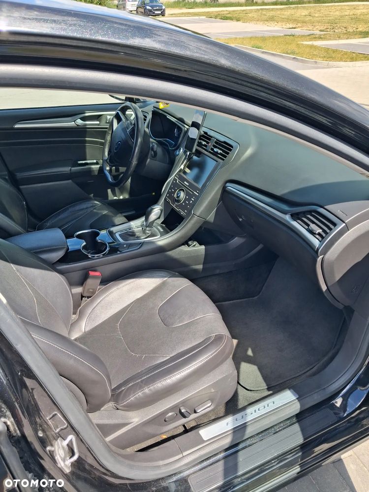 Ford Fusion - 16