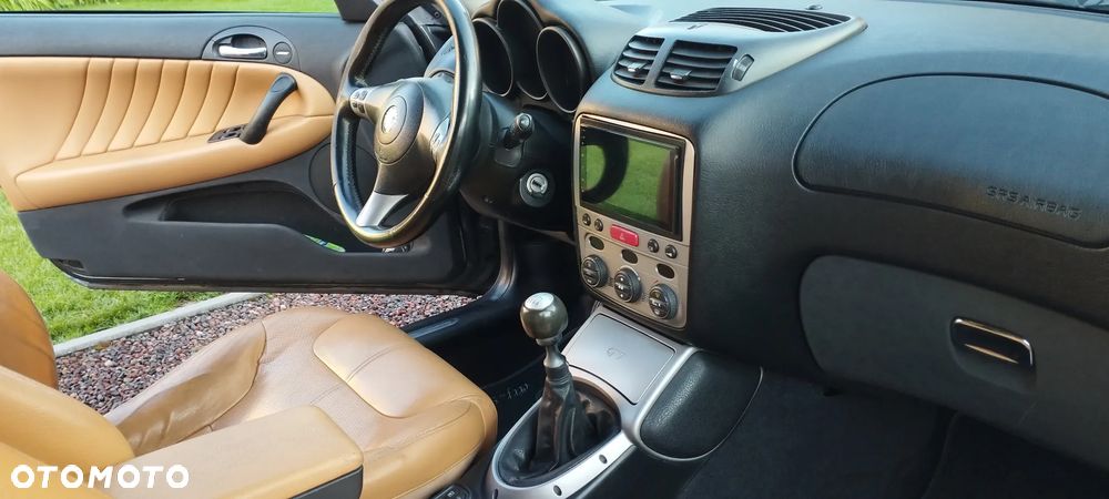 Alfa Romeo GT 1.9JTD 16V Distinctive - 15