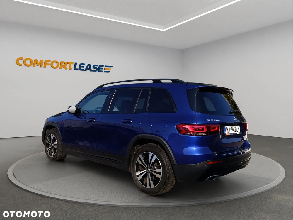 Mercedes-Benz GLB 200 Progressive 7G-DCT - 4