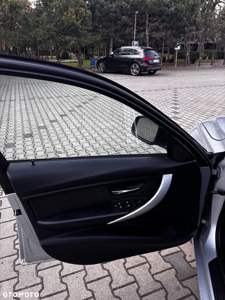 BMW Seria 3 320d DPF Efficient Dynamics Edition - 13