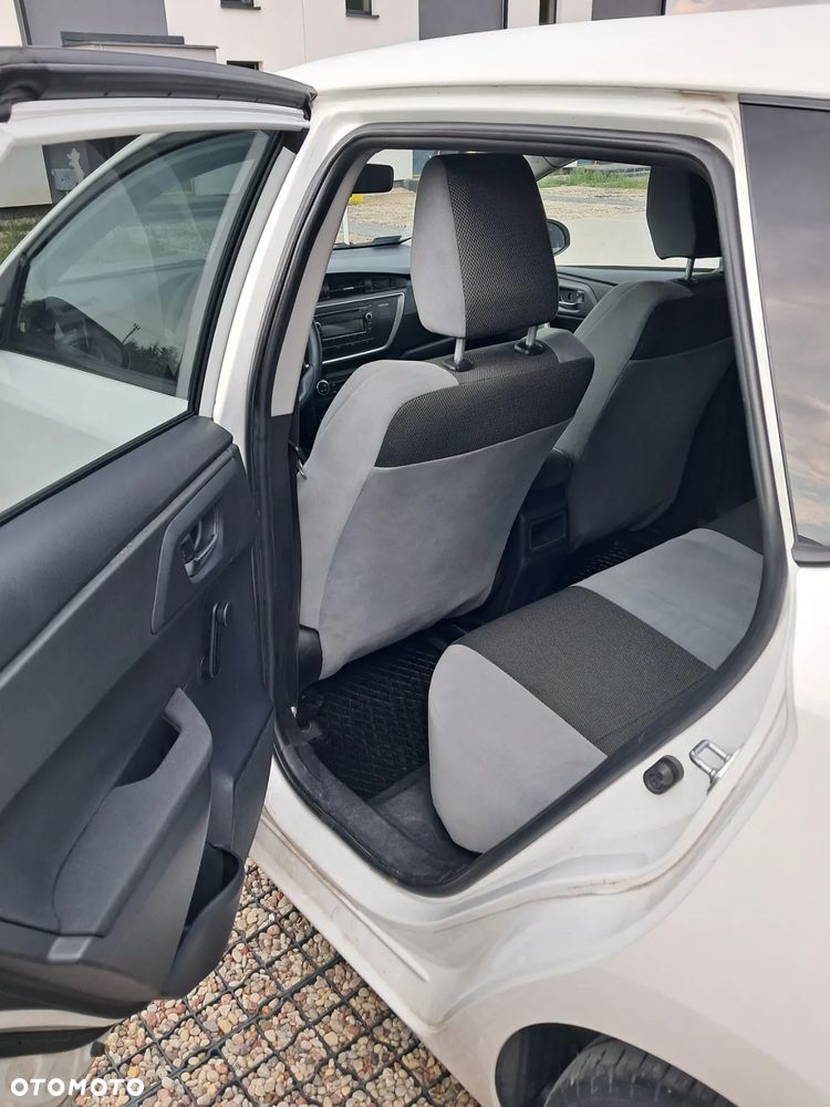 Toyota Auris 1.33 VVT-i Active - 4