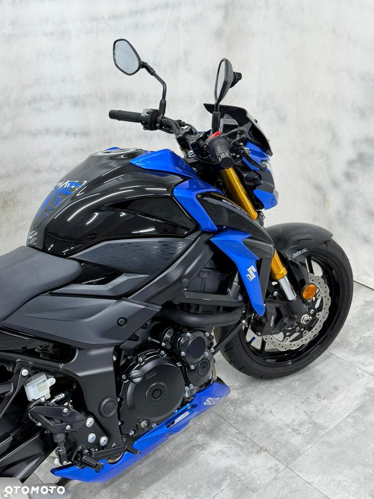 Suzuki GSX - 14
