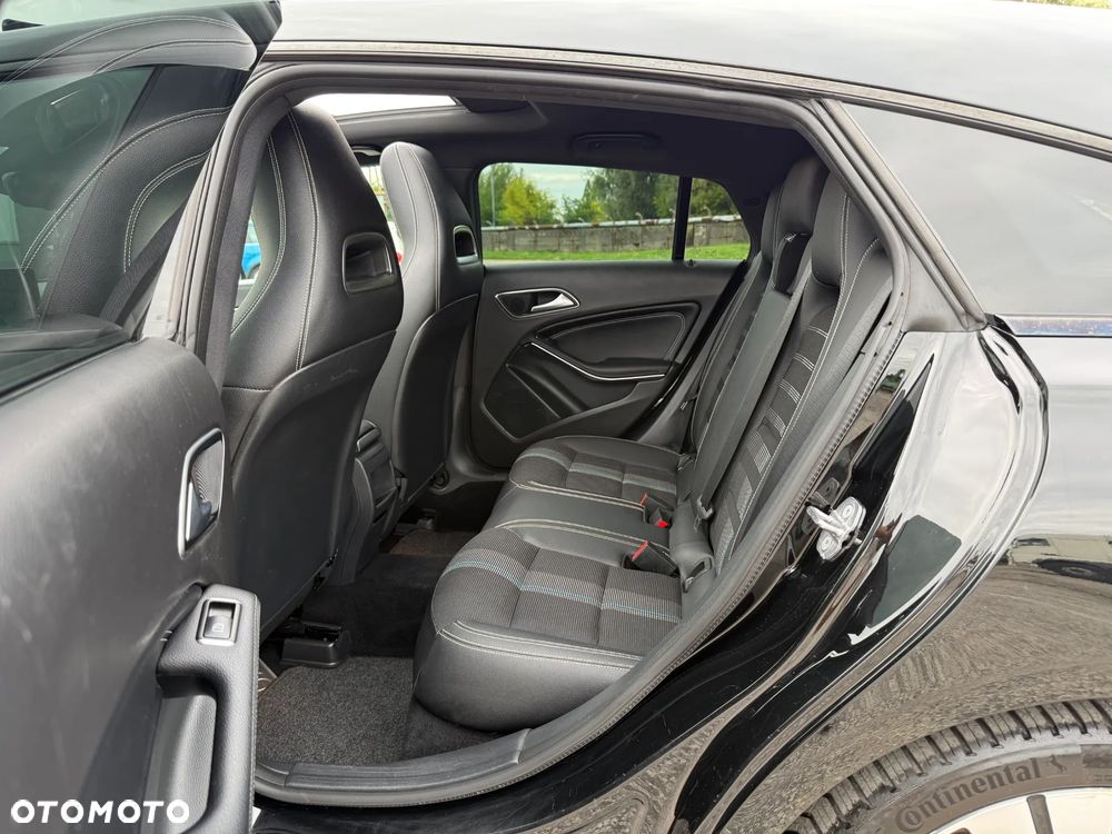 Mercedes-Benz CLA 220 4Matic 7G-DCT AMG Line - 5