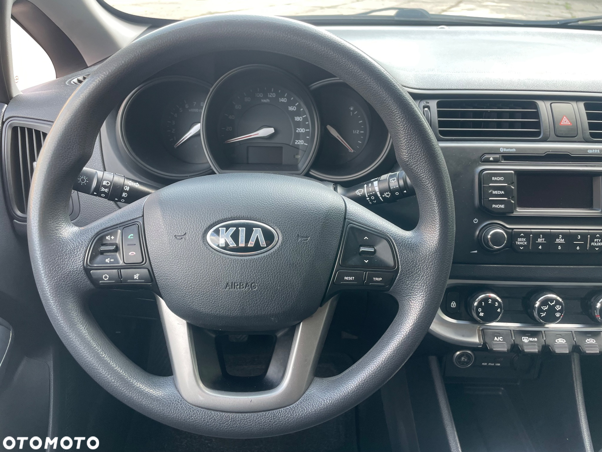 Kia Rio - 11