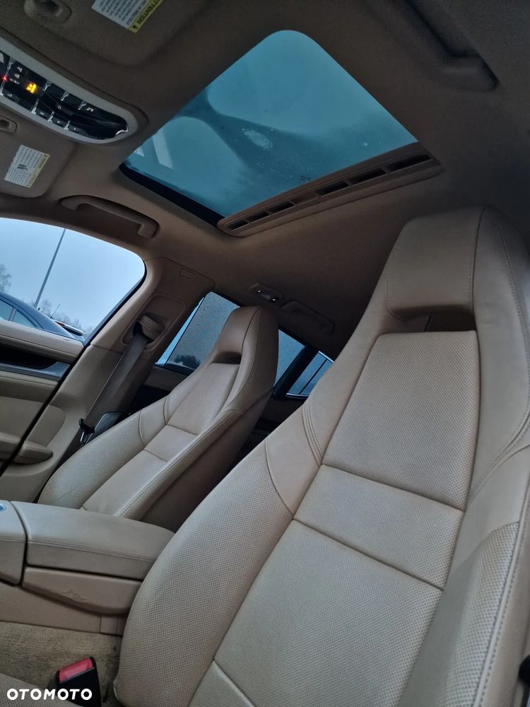 Porsche Panamera - 32
