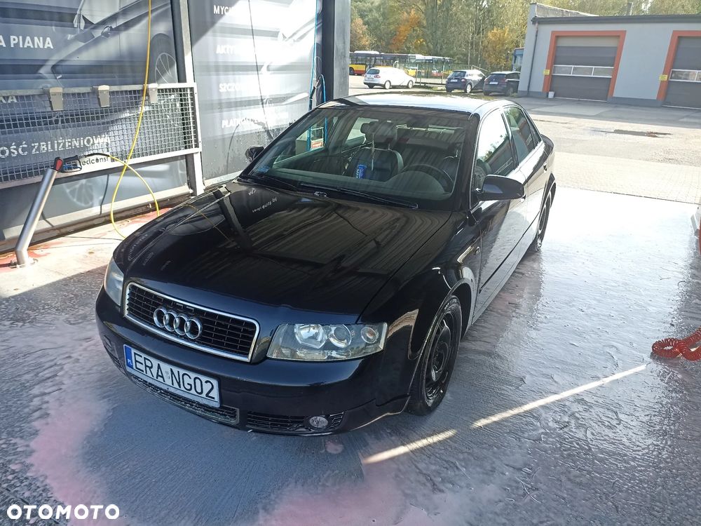 Audi A4 Limousine - 1