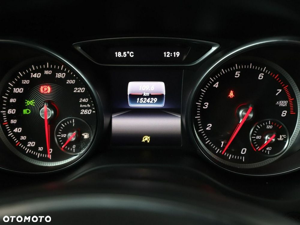 Mercedes-Benz GLA 180 Urban - 23