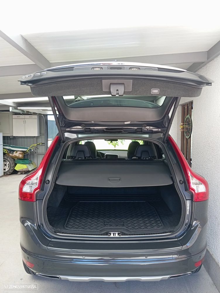 Volvo XC 60 2.0 D4 Momentum Geartronic - 25