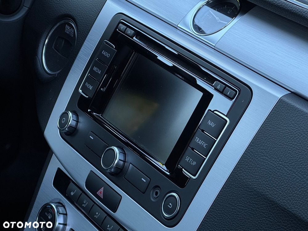 Volkswagen Passat 2.0 TDI Highline R-Style DSG - 26