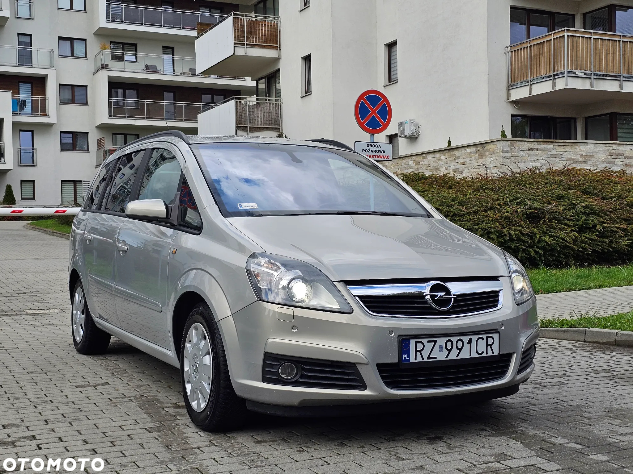 Opel Zafira 1.8 Cosmo Easytronic - 3