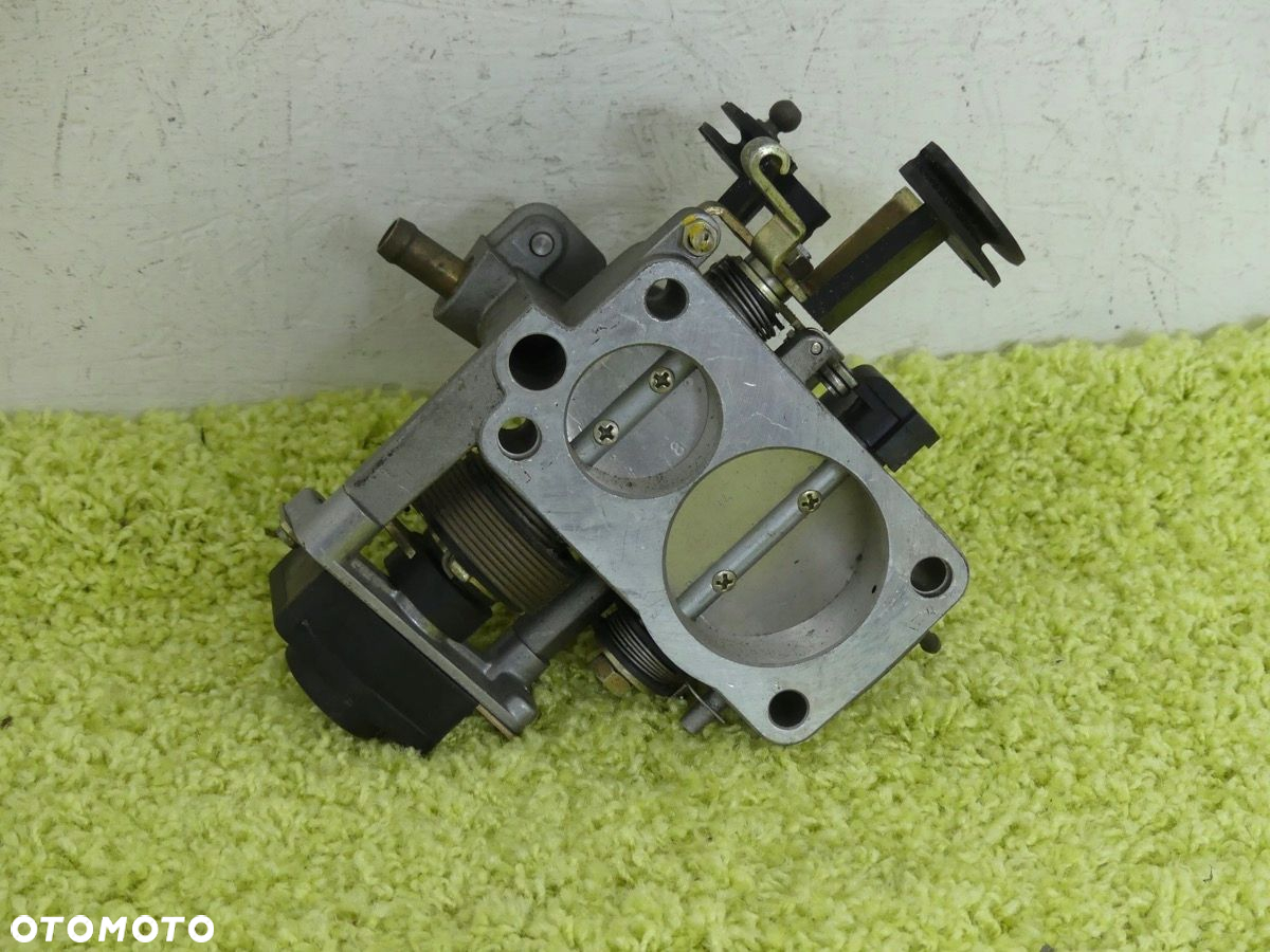 Przepustnica 100 C4 90-94 A8 D2 3,7 V8 4,2 Nówa - 3