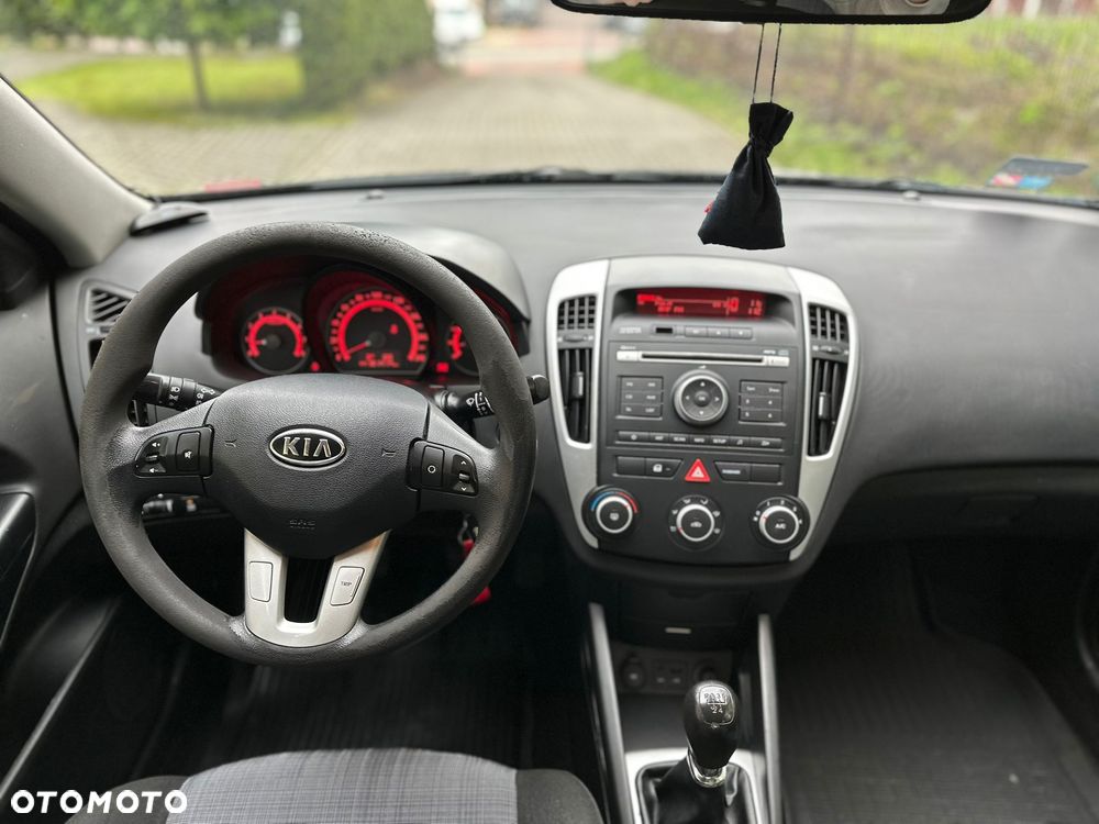 Kia Ceed - 9