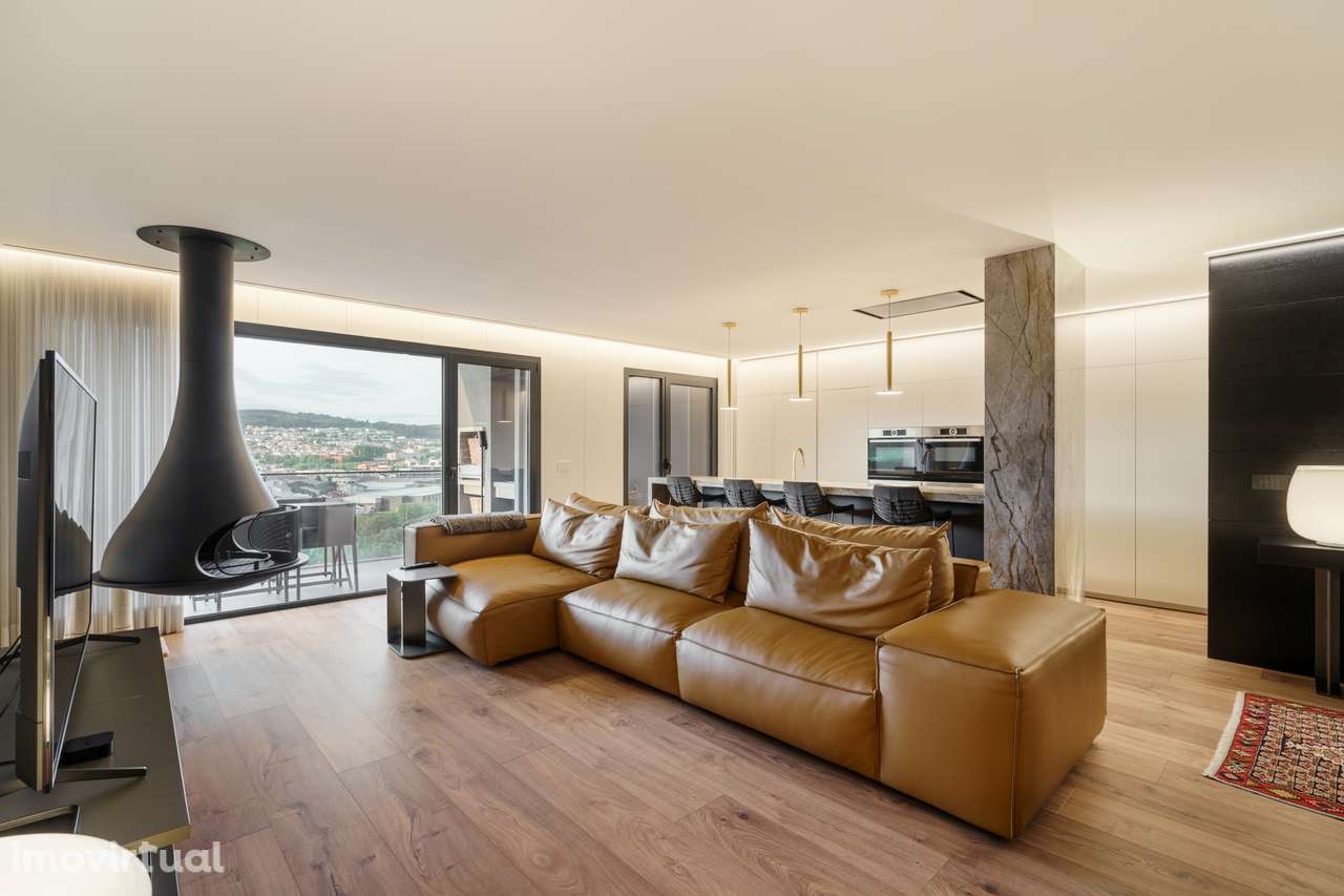 Elegante apartamento T3 em condomínio fechado na encosta do Bom Jesus - Grande imagem: 2/48