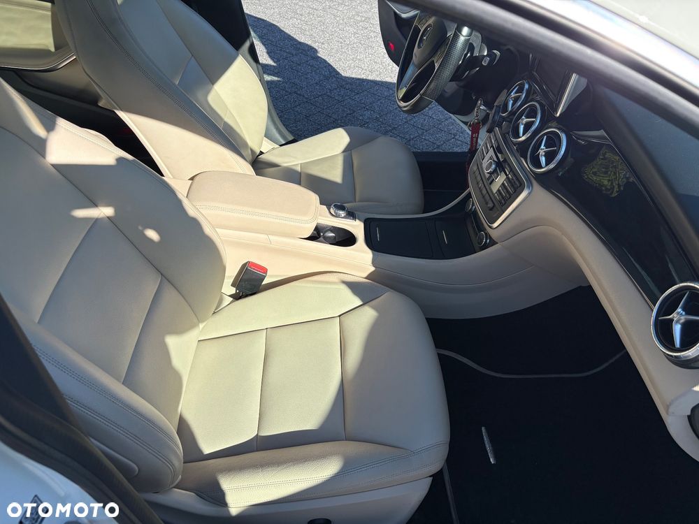 Mercedes-Benz CLA 250 4-Matic - 24