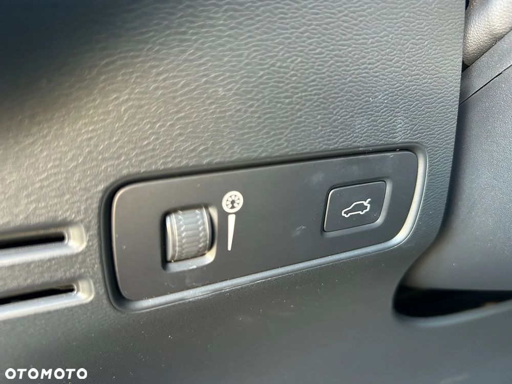 Volvo XC 40 T3 Momentum Pro - 33