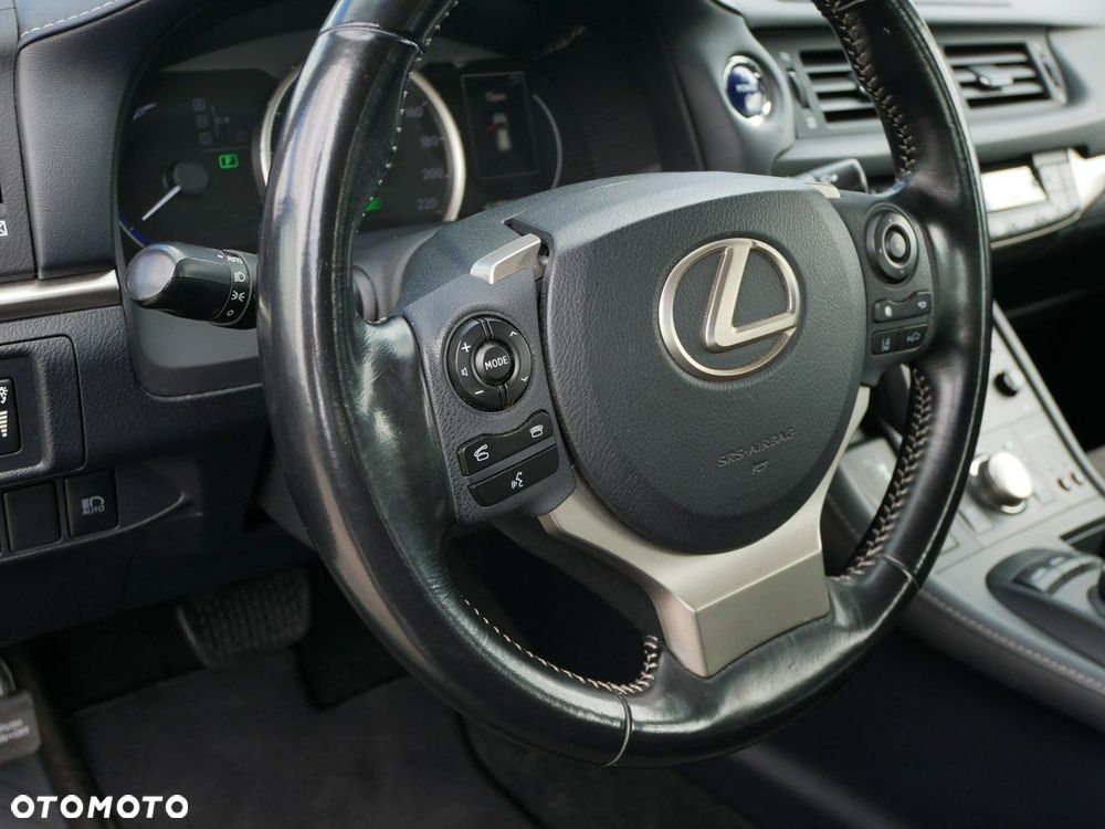 Lexus CT 200h - 14
