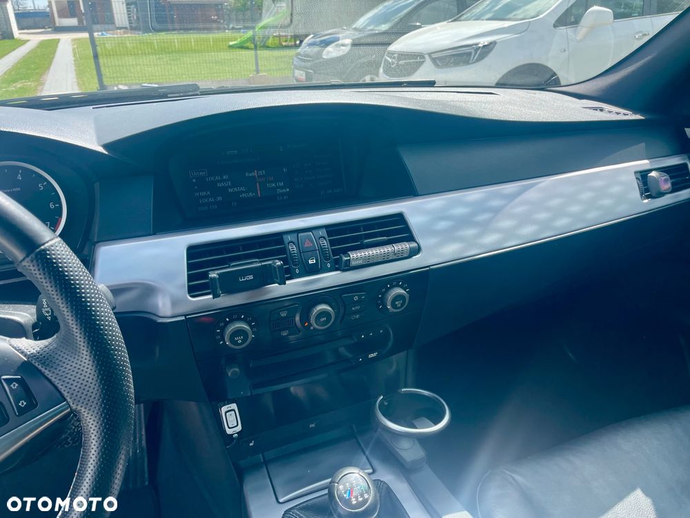 BMW Seria 5 525i - 35