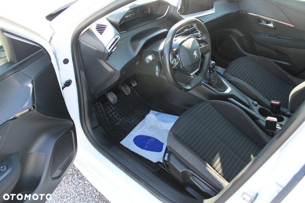 Peugeot 208 - 17