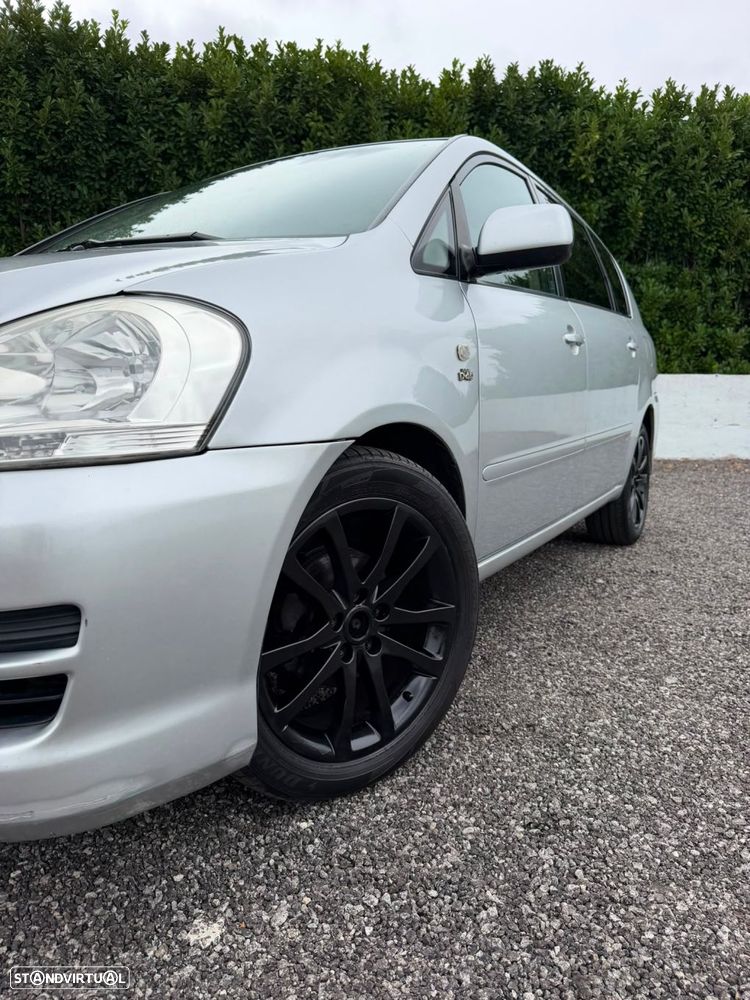Toyota Avensis Verso 2.0 D-4D - 22