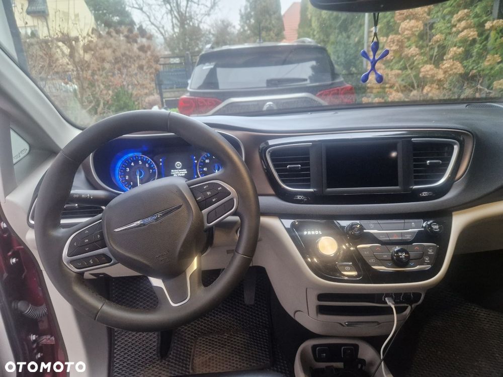 Chrysler Pacifica - 5