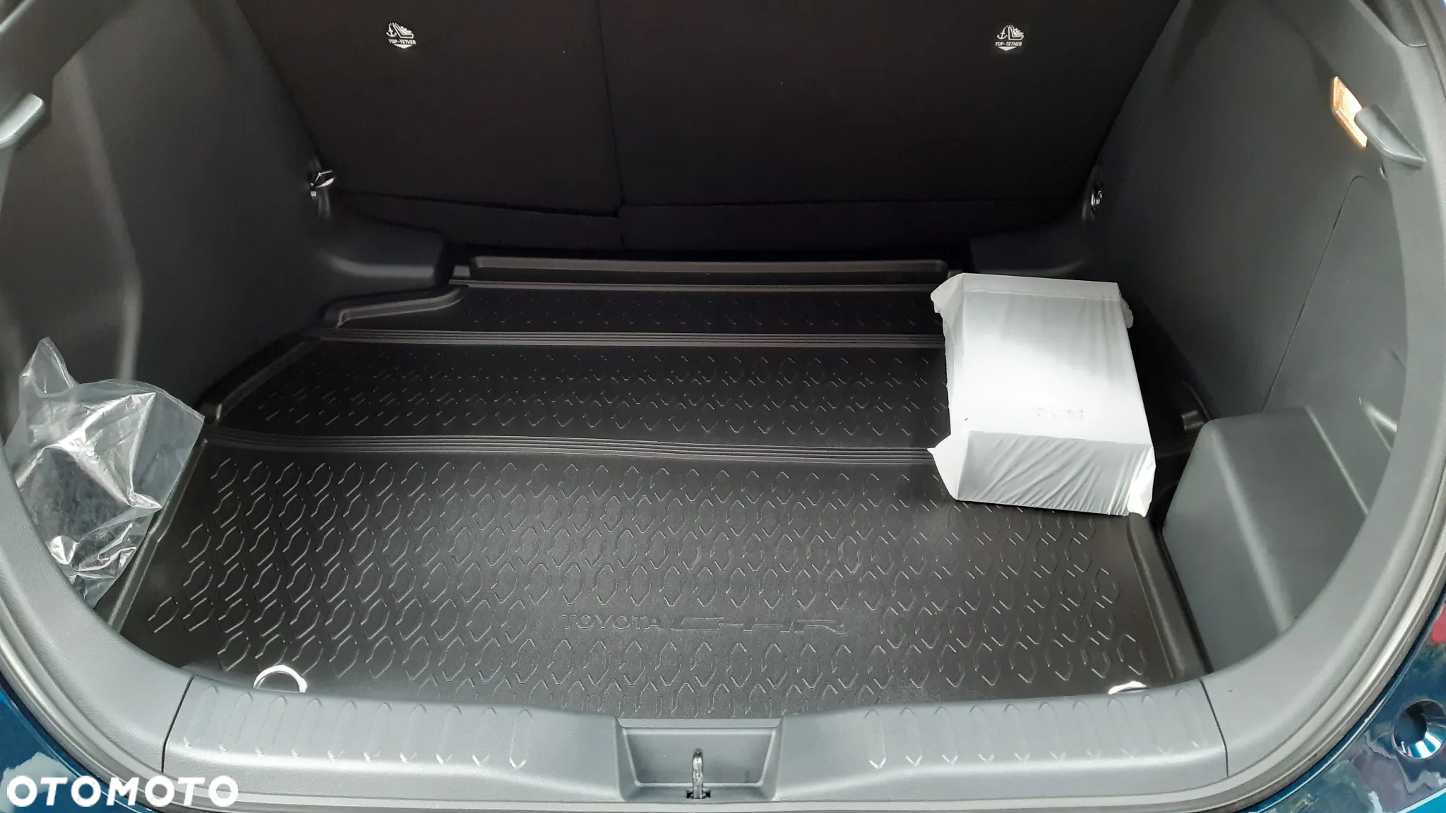 Toyota C-HR 2.0 Hybrid Executive - 17
