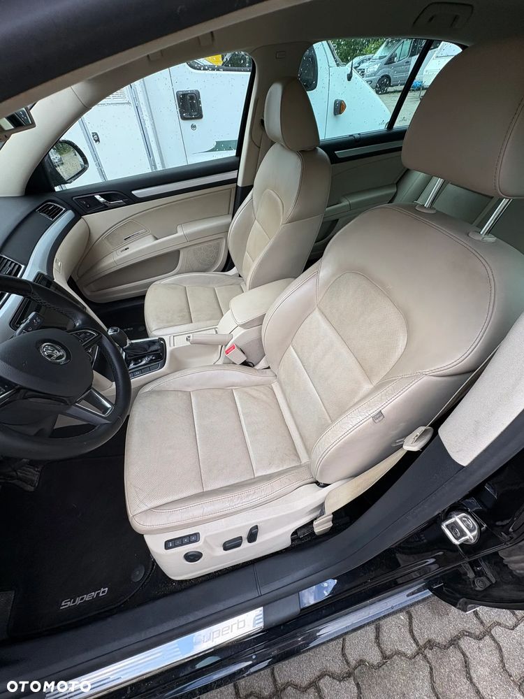 Skoda Superb 2.0 TSI Elegance DSG - 24