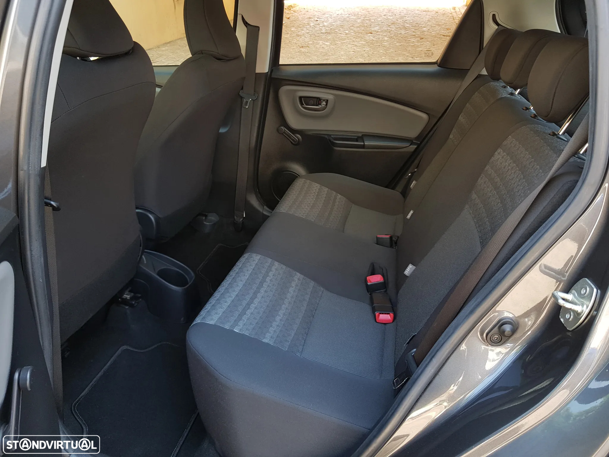 Toyota Yaris 1.4 D-4D Comfort+P.Style - 29
