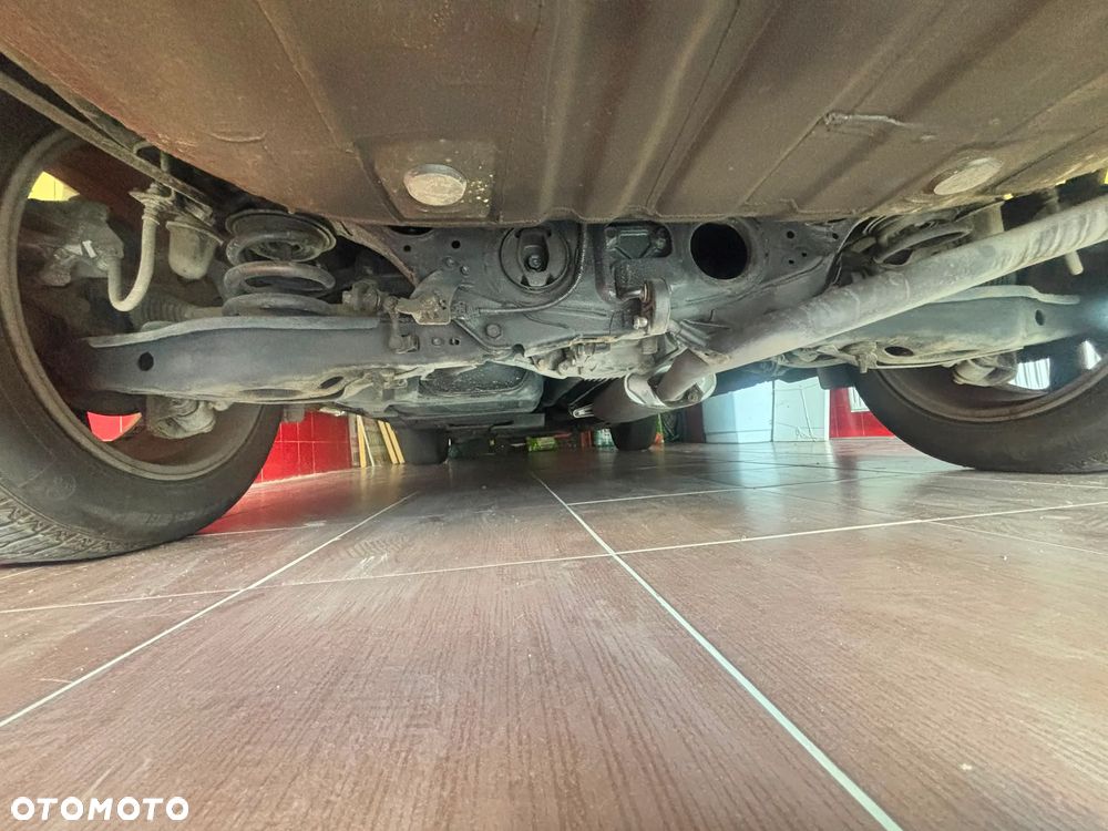 Toyota RAV4 2.0 D-4D Premium - 13
